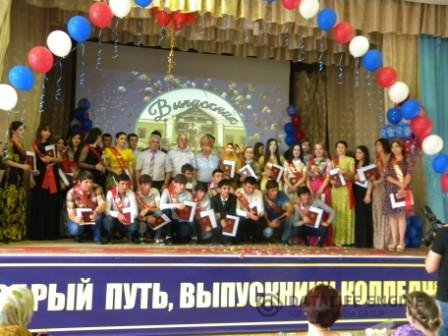 Торжественное вручение дипломов выпускникам 2015 года