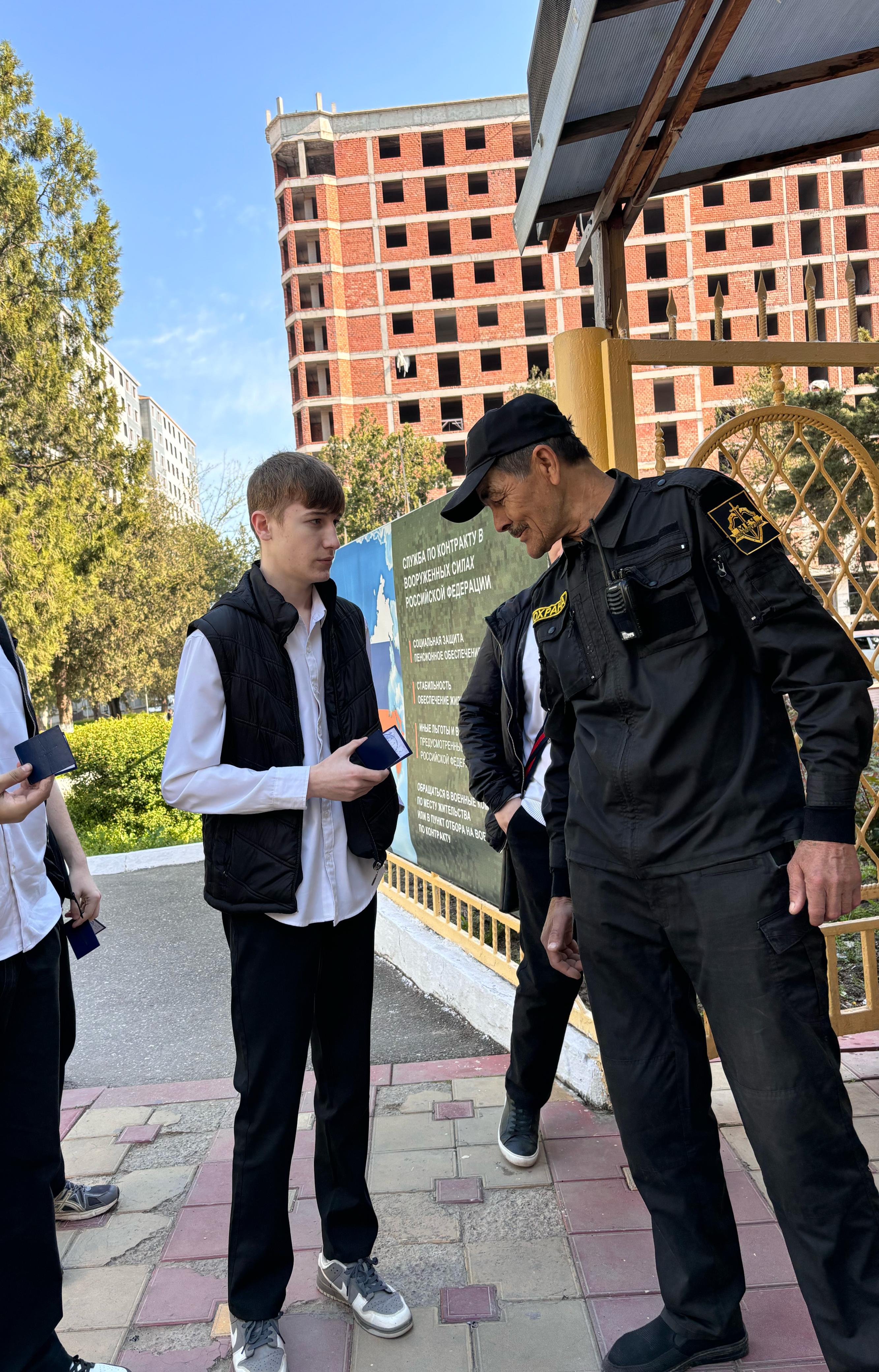 Под руководством заместителя директора по обеспечению безопасности Абусалимова А.А., каждый день в колледже проходит контроль
